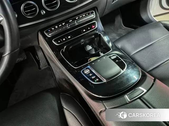 Mercedes-Benz E-Class W213 2022 Белый из Кореи, фото 4