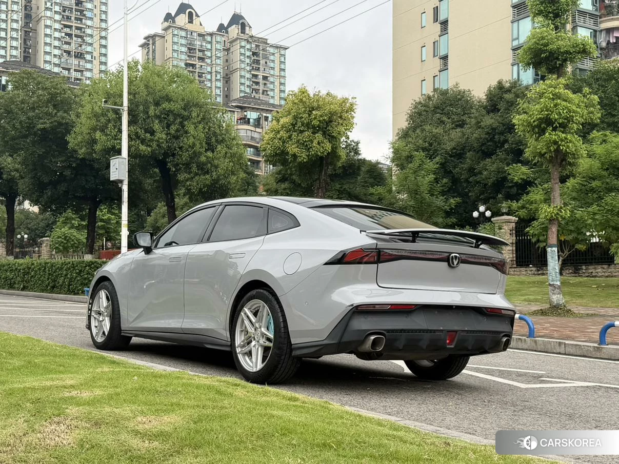 Chang'an UNI-V 2022 Серебристо-серый из Китая, фото 4