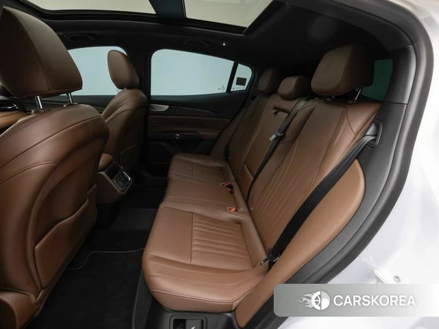 Maserati Grecale 2024 Светло-серебряный цвет из Кореи, фото 4