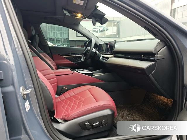 BMW i5 2024 Серебристо-серый из Китая, фото 4