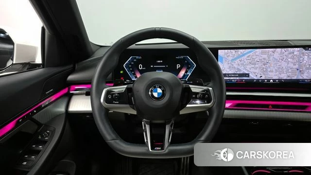BMW 5 Series (G60) 2025 Белый из Кореи, фото 4