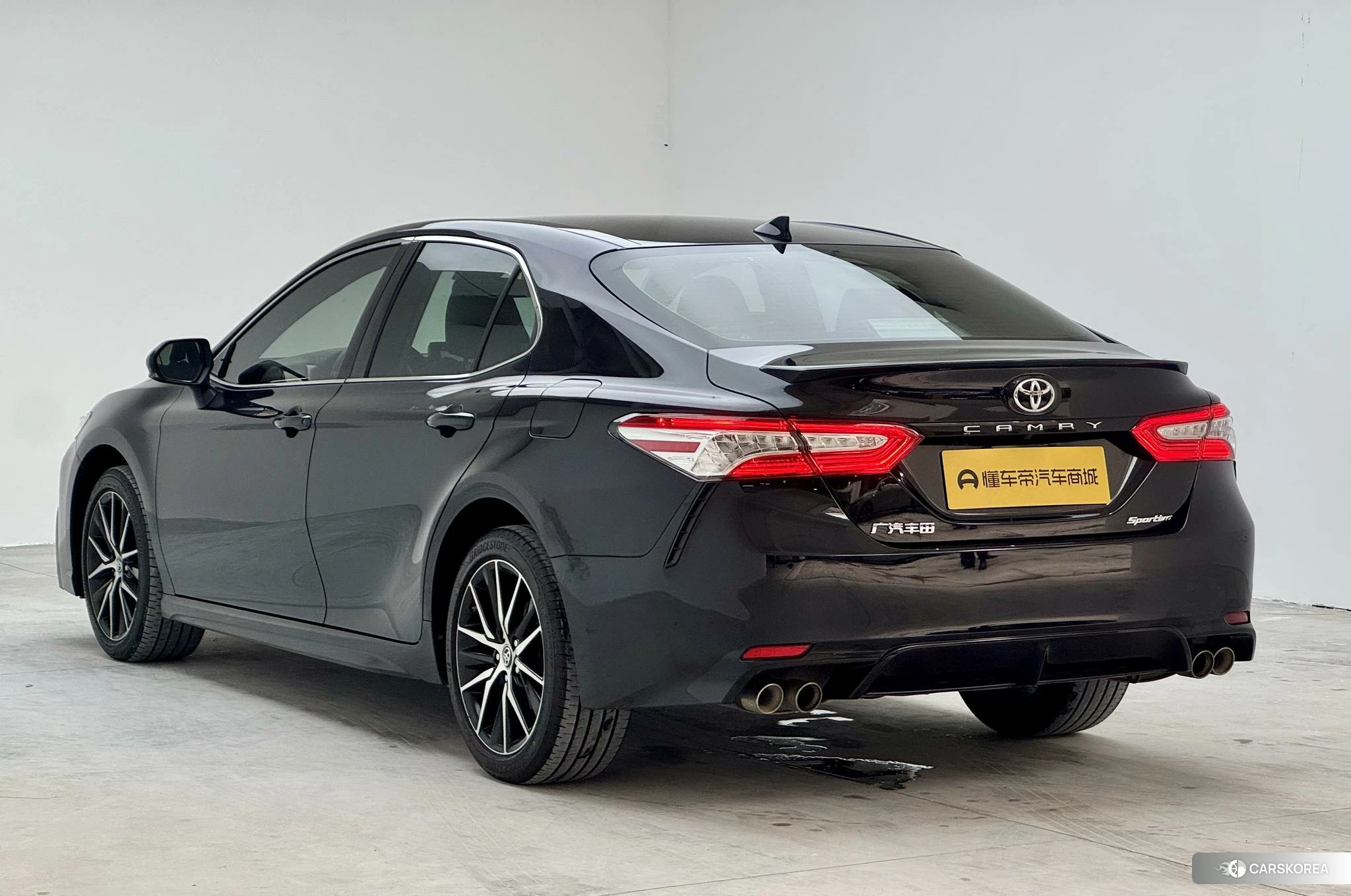 Toyota Camry 2023 Черный из Китая, фото 4