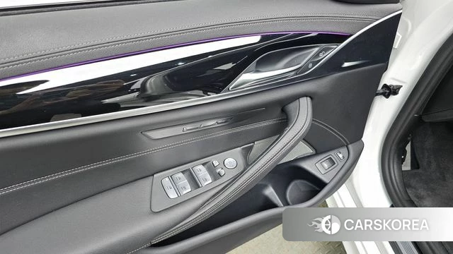BMW 5 Series (G30) 2022 Белый из Кореи, фото 4