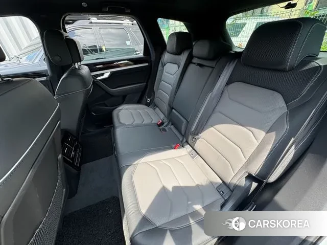 Volkswagen Touareg 3rd generation 2020 Белый из Кореи, фото 4