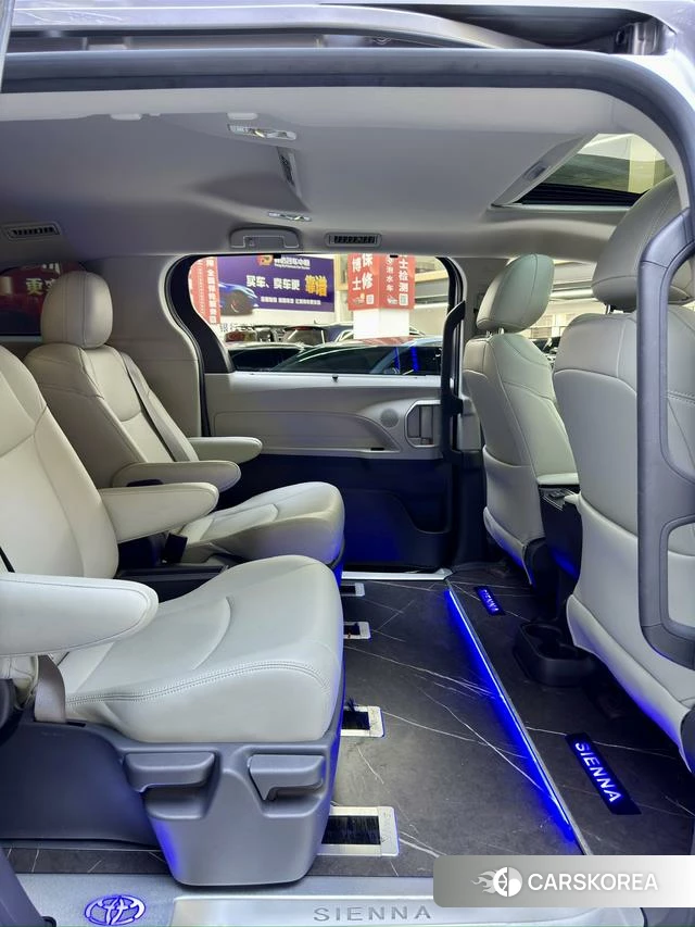 Toyota Saina 2022 Серебристо-серый из Китая, фото 4
