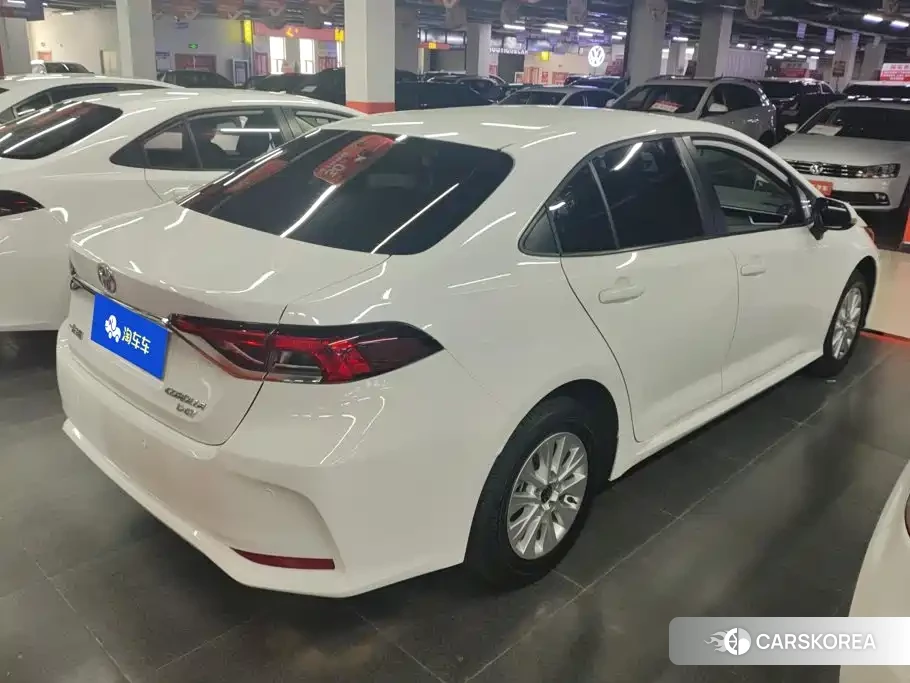 Toyota Corolla 2023 Белый из Китая, фото 4