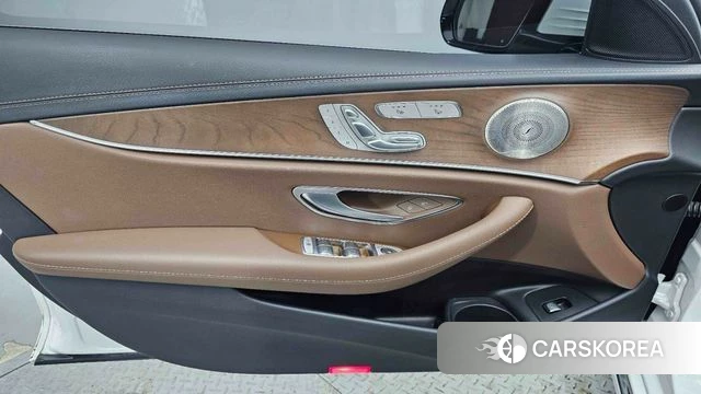 Mercedes-Benz E-Class W213 2023 Белый из Кореи, фото 4