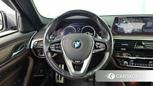 BMW 5 Series (G30) 2018 Серебристо-серый из Кореи, фото 4