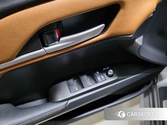 Toyota Camry (XV80) 2024 Песочный из Кореи, фото 4