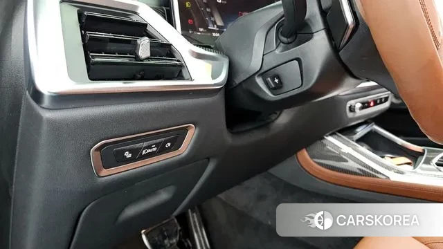 BMW X7 (G07) 2025 Черный из Кореи, фото 4