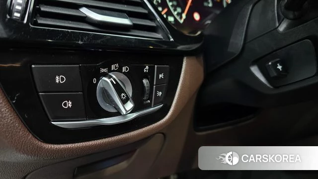 BMW 5 Series (G30) 2019 Белый из Кореи, фото 4