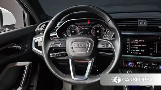 Audi Q3 (F3) 2022 Белый из Кореи, фото 4