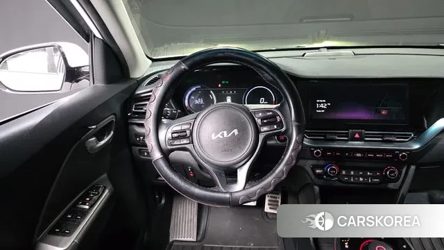 Kia Niro Plus 2023 Белый из Кореи, фото 4