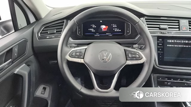 Volkswagen Tiguan second Generation 2023 Белый из Кореи, фото 4