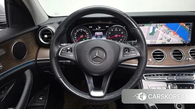 Mercedes-Benz E-Class W213 2018 Серебристо-серый из Кореи, фото 4