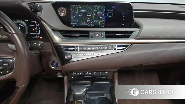 Lexus ES300h 7th generation 2018 Белый из Кореи, фото 4