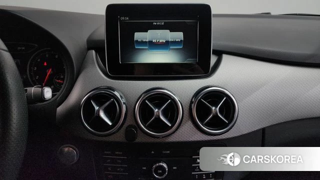 Mercedes-Benz B-Class W246 2018 Белый из Кореи, фото 4