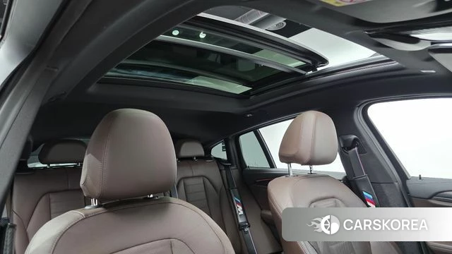 BMW X4 (G02) 2023 Серебристо-серый из Кореи, фото 4