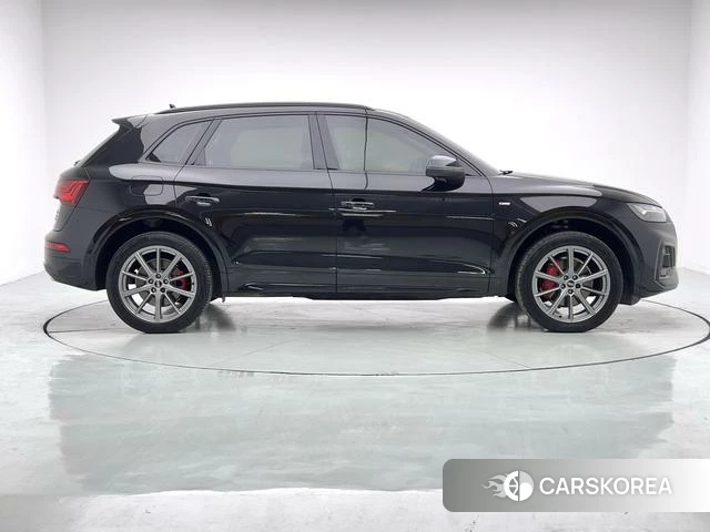 Audi Q5L 2022 Черный из Китая, фото 4