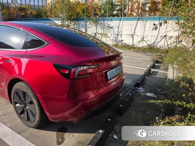 Tesla Model 3 2024 Красный из Кореи, фото 4
