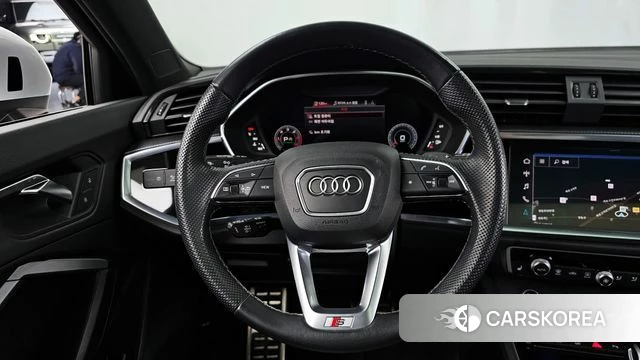 Audi Q3 (F3) 2023 Белый из Кореи, фото 4