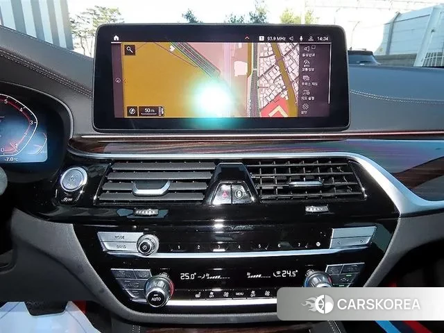 BMW 5 Series (G30) 2022 Черный из Кореи, фото 4