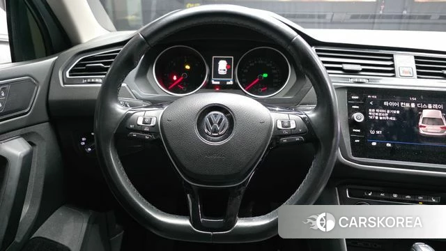 Volkswagen Tiguan second Generation 2018 Серебристо-серый из Кореи, фото 4