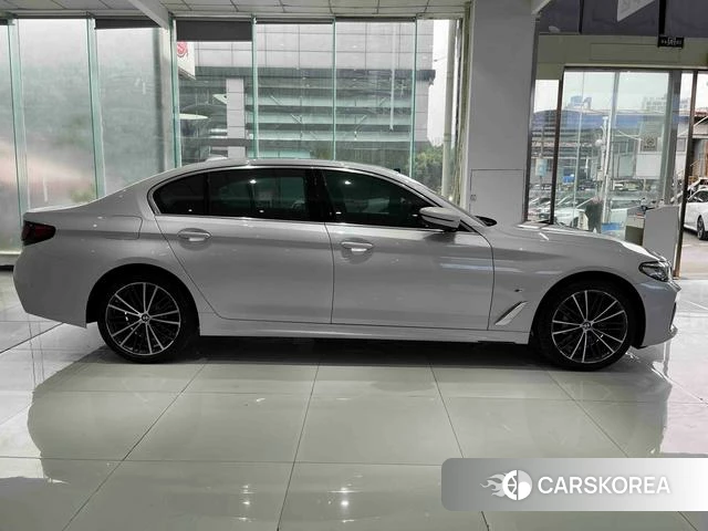 BMW 5 series 2021 Белый из Китая, фото 4