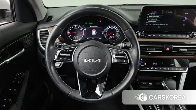 Kia Seltos 2022 Белый из Кореи, фото 4