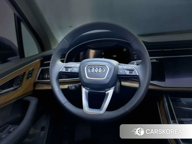 Audi Q7 2024 Черный из Китая, фото 4