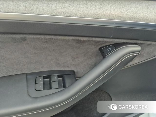 Tesla Model Y 2024 Белый из Кореи, фото 4