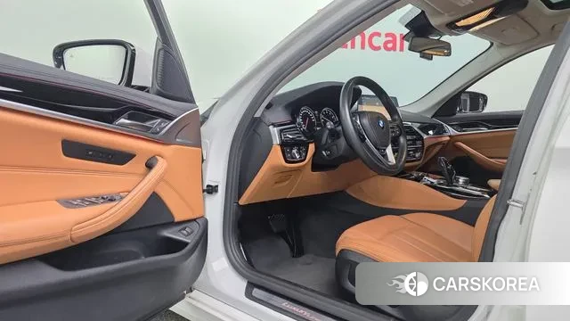 BMW 5 Series (G30) 2018 Белый из Кореи, фото 4