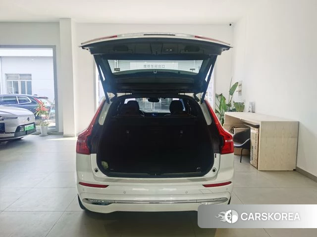 Volvo XC60 2022 Белый из Китая, фото 4