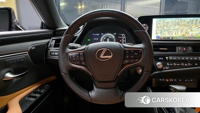 Lexus ES300h 7th generation 2024 Черный из Кореи, фото 4
