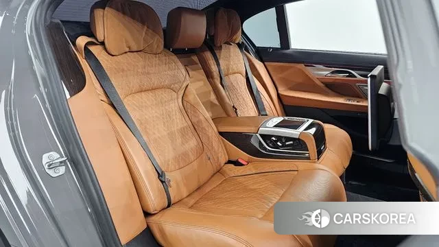 BMW 7 Series (G11) 2021 Серебристо-серый из Кореи, фото 4