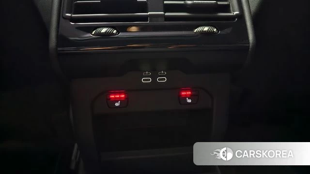 BMW 5 Series (G60) 2025 Цвет галактики из Кореи, фото 4