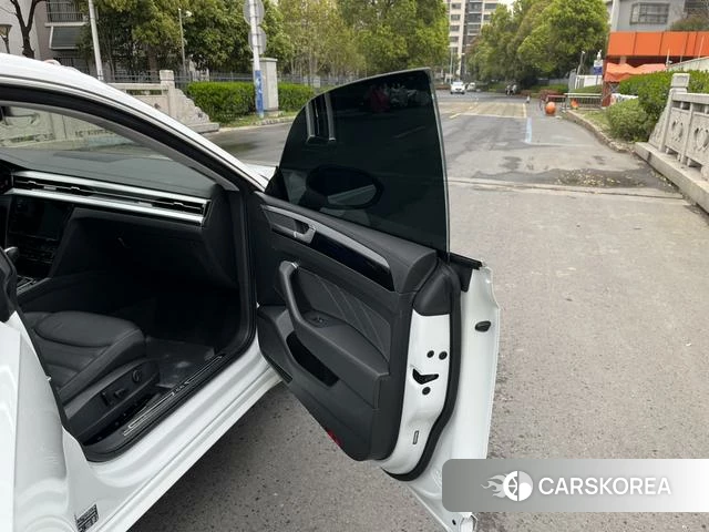 Volkswagen CC 2023 Белый из Китая, фото 4