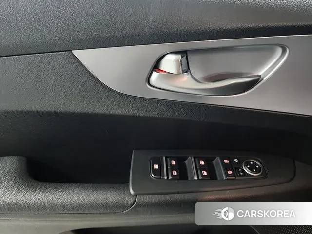 Kia The New K3 2nd generation 2021 Белый из Кореи, фото 4