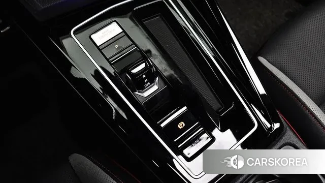 Volkswagen Golf 8th Generation 2024 Белый из Кореи, фото 4