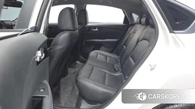 Kia The New K3 2nd generation 2023 Белый из Кореи, фото 4