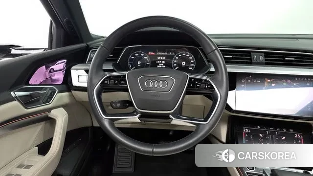 Audi e-Tron 2023 Черный из Кореи, фото 4