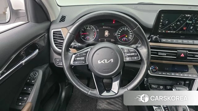 Kia Seltos 2022 Белый из Кореи, фото 4