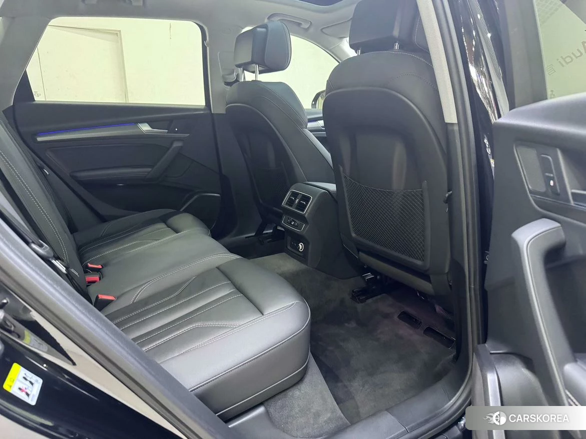 Audi Q5L 2021 Черный из Китая, фото 4