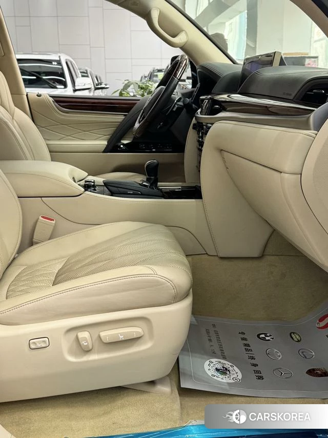 Lexus LX 2022 Белый из Китая, фото 4