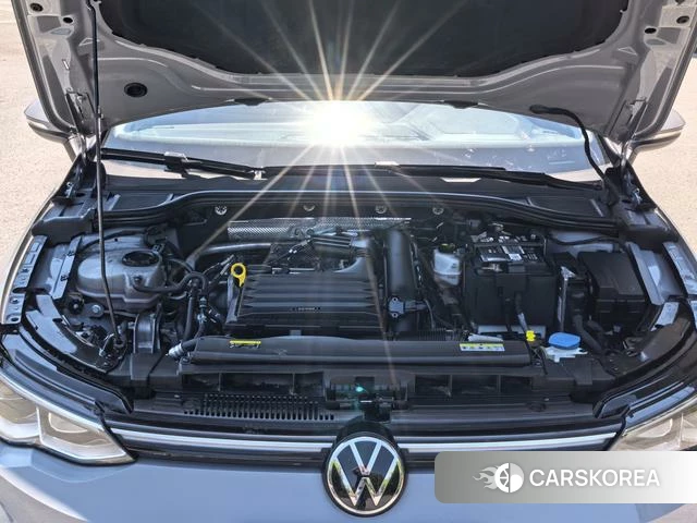 Volkswagen Golf 2023 Серебристо-серый из Китая, фото 4