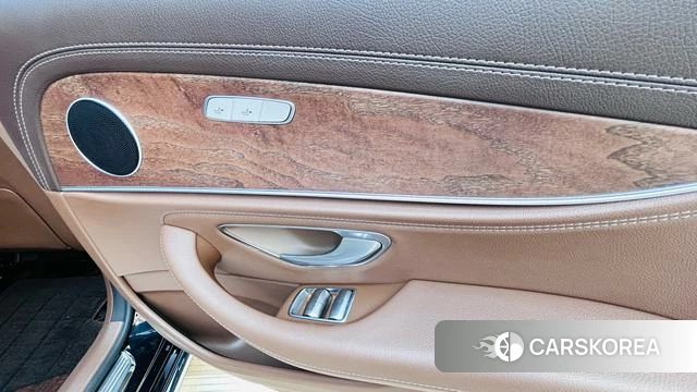 Mercedes-Benz E-class 2023 Черный из Китая, фото 4
