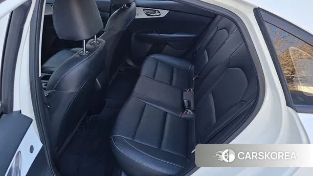 Kia The New K3 2nd generation 2021 Белый из Кореи, фото 4