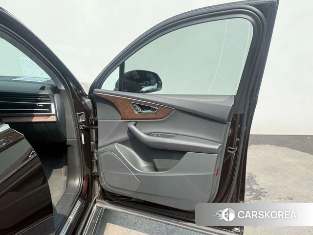 Audi Q7 2021 Коричневый из Китая, фото 4