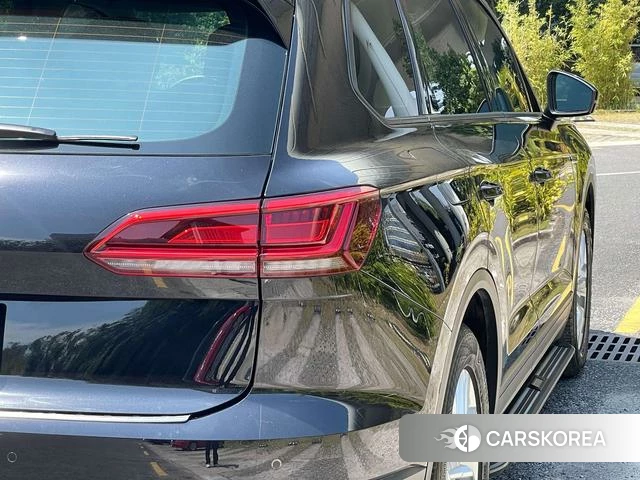 Volkswagen Touareg 2021 Черный из Китая, фото 4