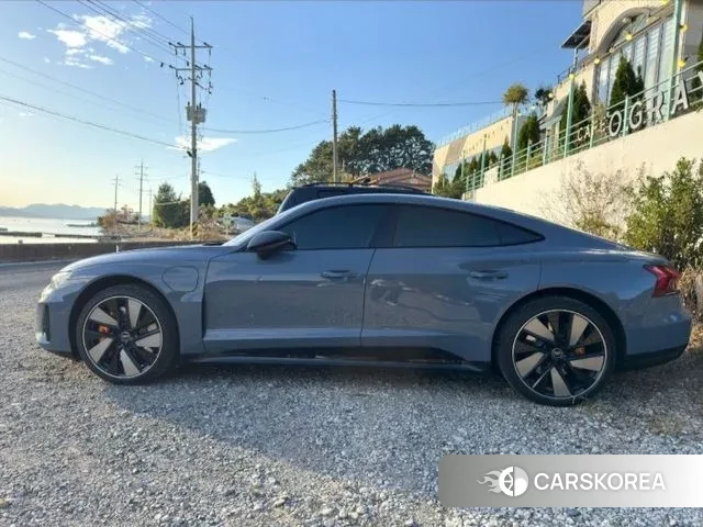 Audi e-Tron GT 2022 Небесно-голубой из Кореи, фото 4